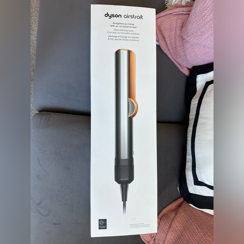 Dyson Airstrait